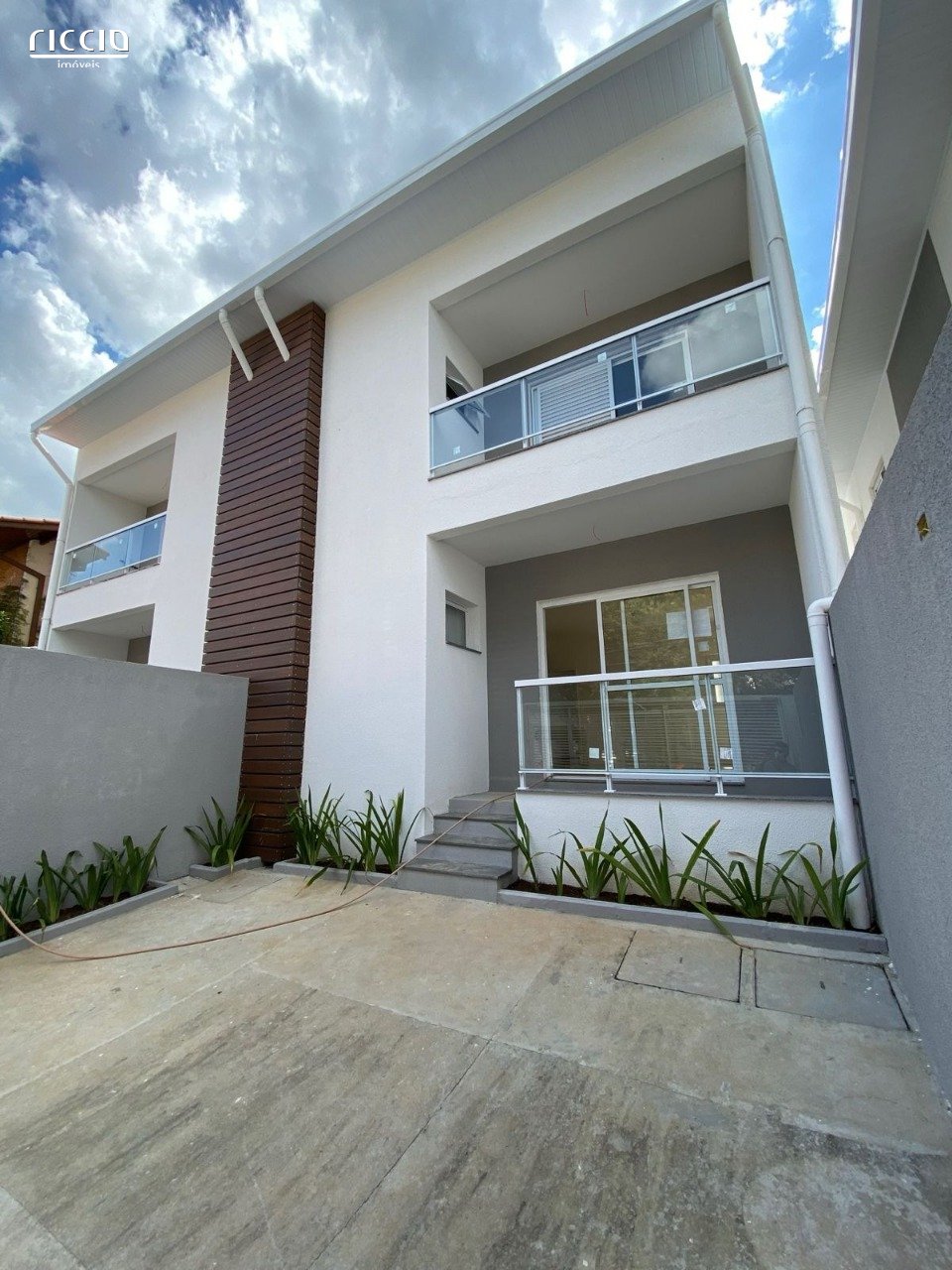 Casa no Jardim das Indústrias em São José dos Campos com 3 dormitórios, 3 suítes, 2 vagas