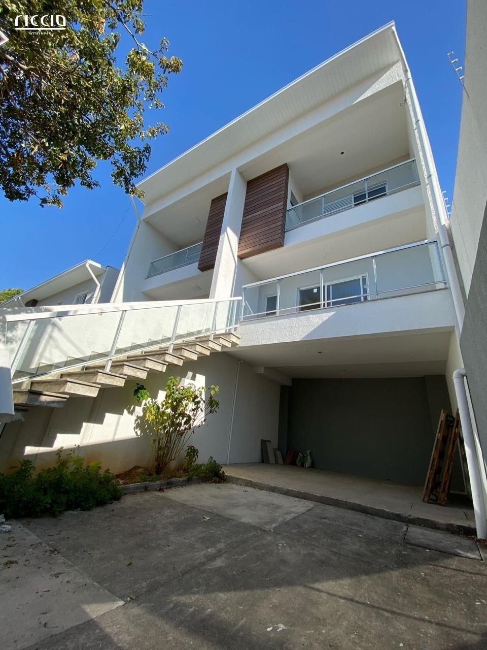 Casa no Jardim das Indústrias - São José dos Campos com 3 dormitórios, 3 suítes