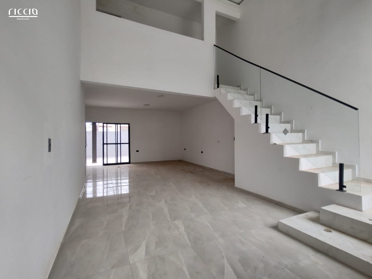 Casa em Condomínio à venda no Bairro da Floresta — ambiente interno