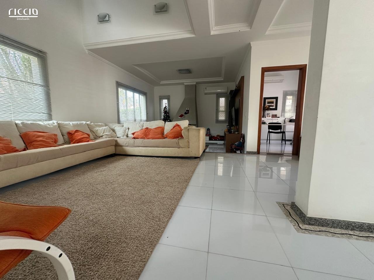 Casa em Condomínio à venda no Jardim Esplanada — ambiente interno