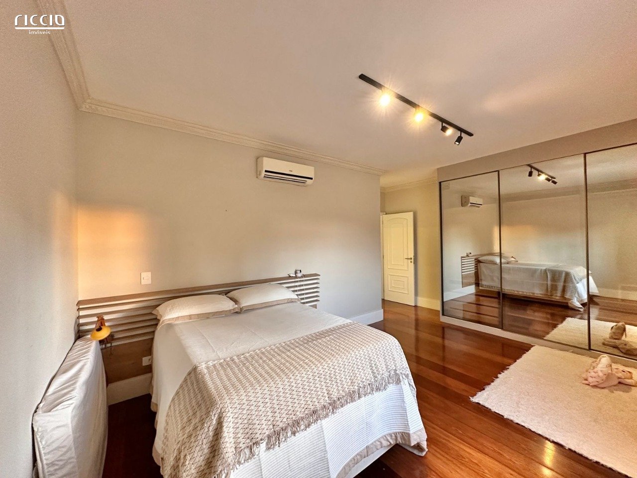 Casa em Condomínio à venda no Jardim das Colinas — imagem 26 de 33