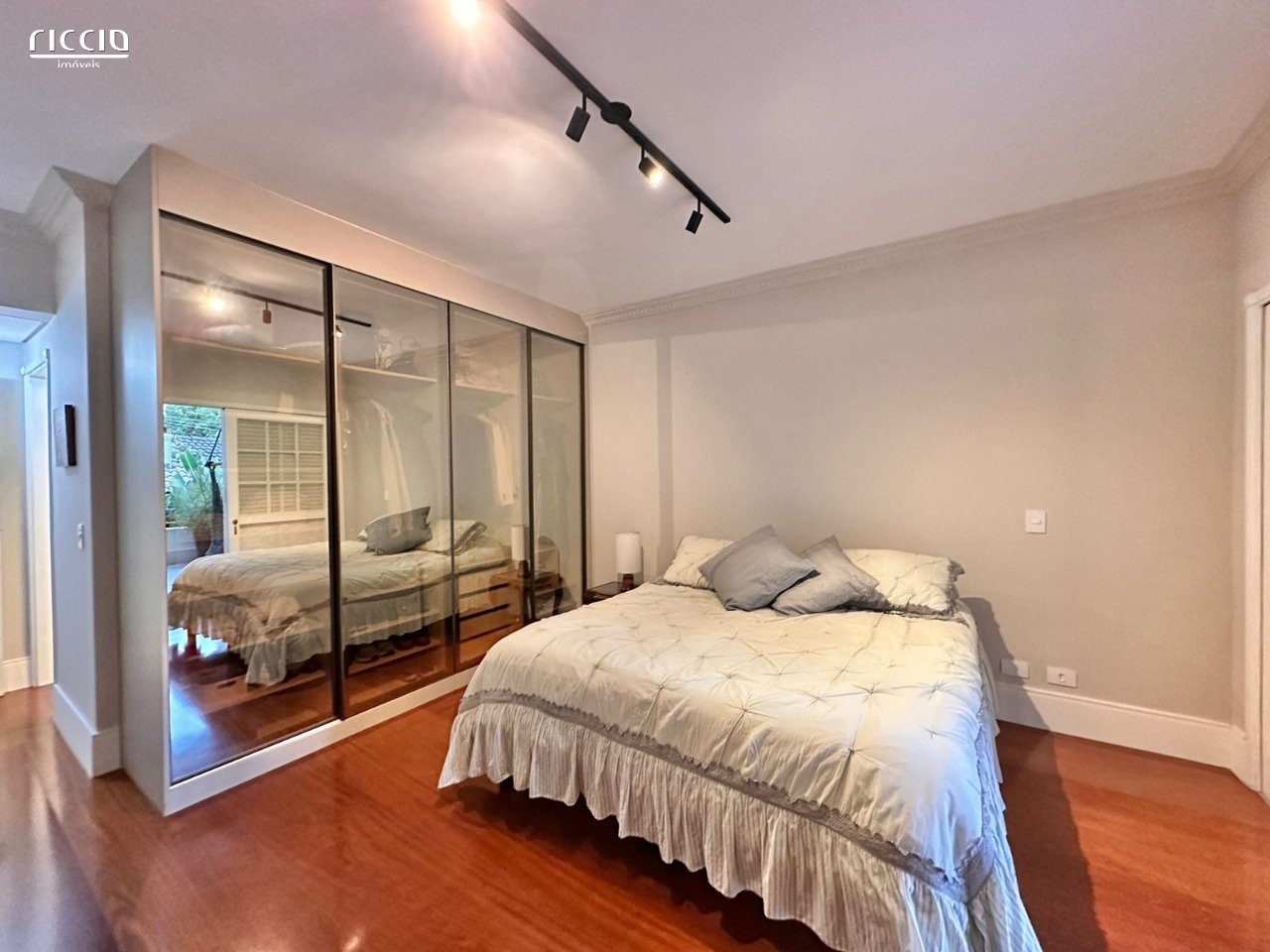 Casa em Condomínio à venda no Jardim das Colinas — imagem 25 de 33