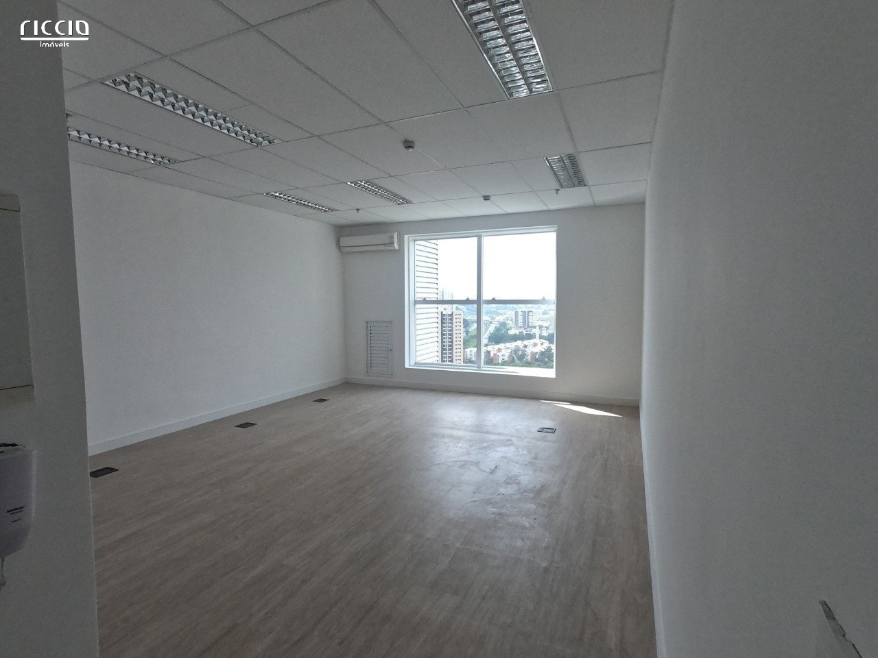 Sala / Conjunto à venda no Jardim das Colinas — detalhe do imóvel