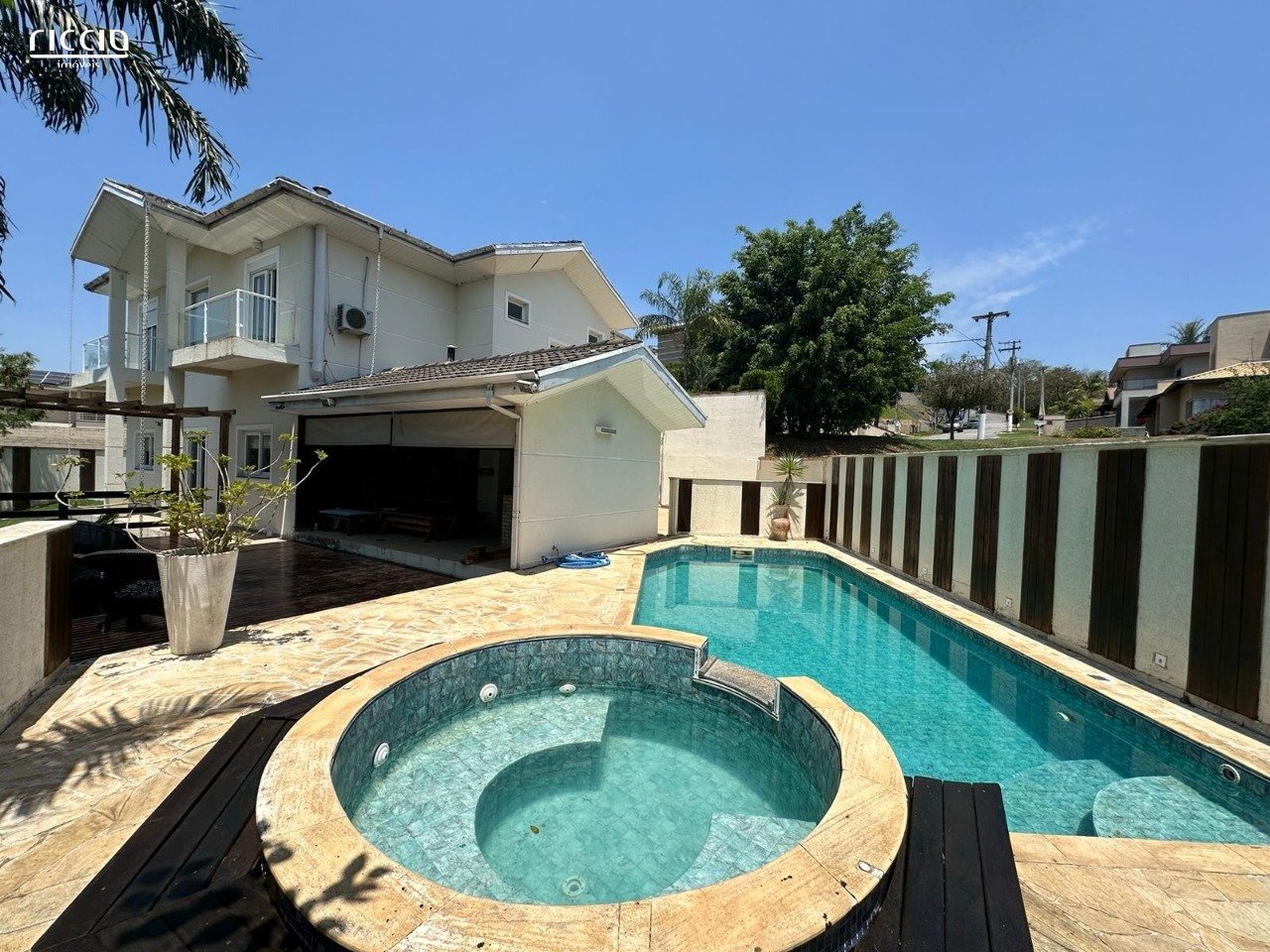 Casa de 378m² 4 suítes com área gourmet e piscina no Mirante do Vale - Jacarei