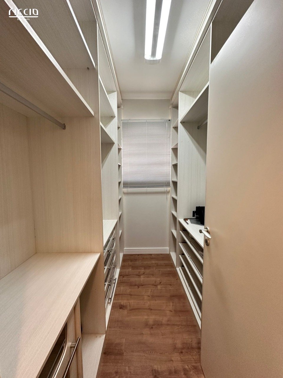 Casa em Condomínio à venda no Jardim das Colinas — imagem 20 de 36