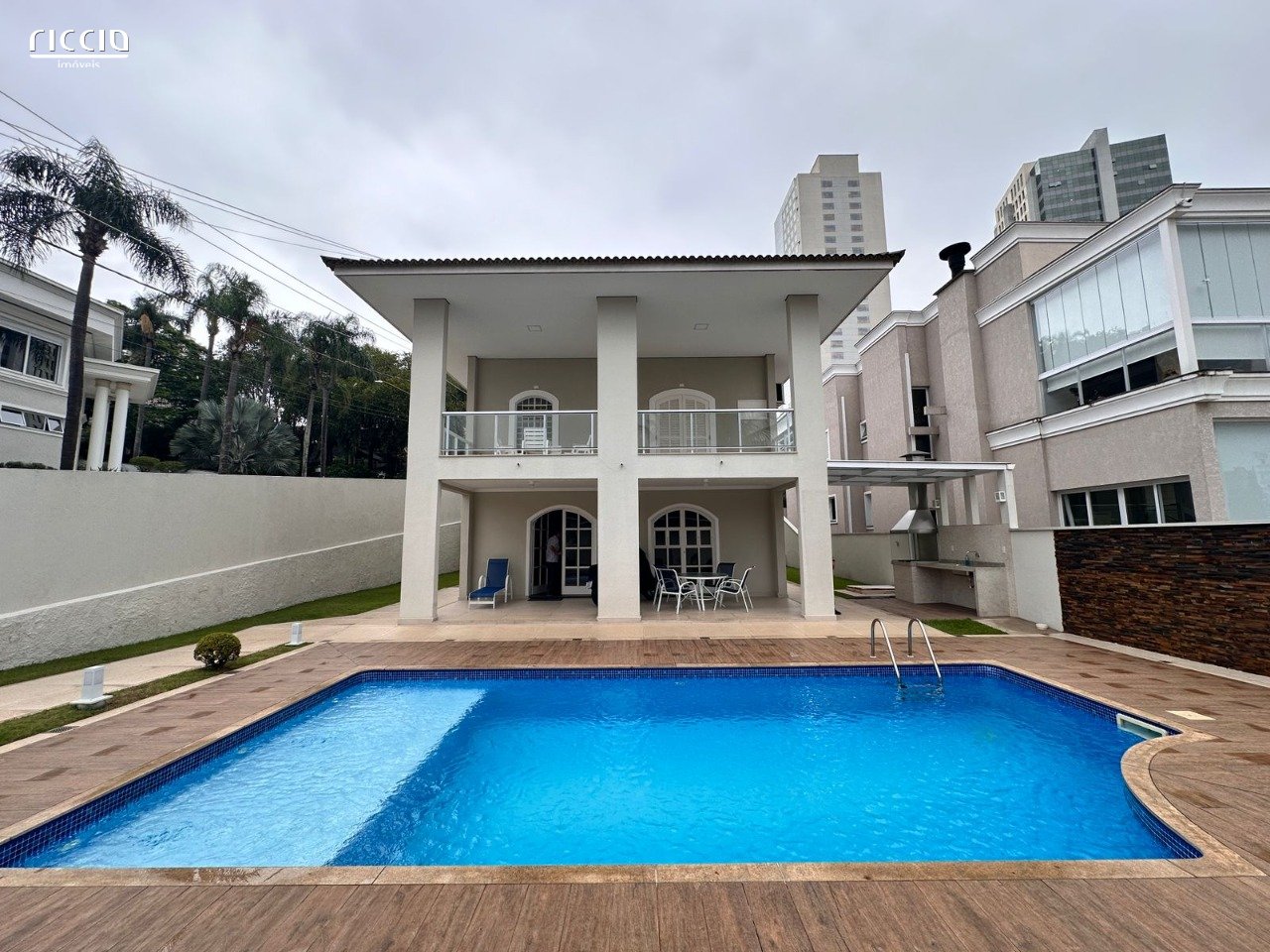 Casa no condomínio Bosque Imperial - Jardim das Colinas com 4 suites