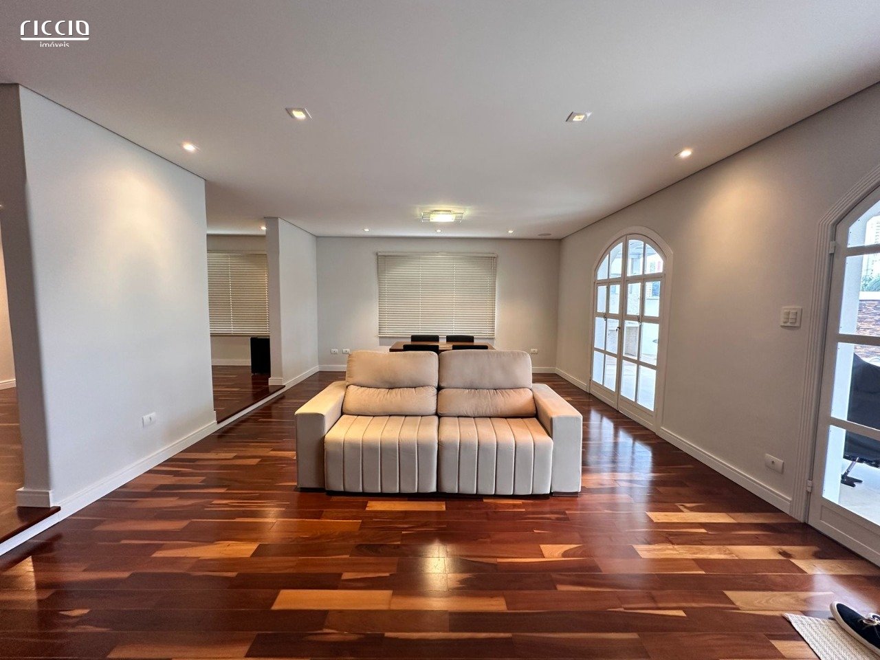 Casa em Condomínio à venda no Jardim das Colinas — imagem 8 de 36