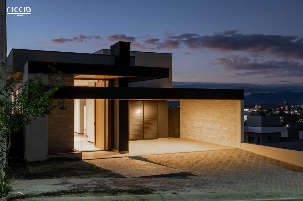 Casa em Condomínio à venda no Residencial Colinas — ambiente interno