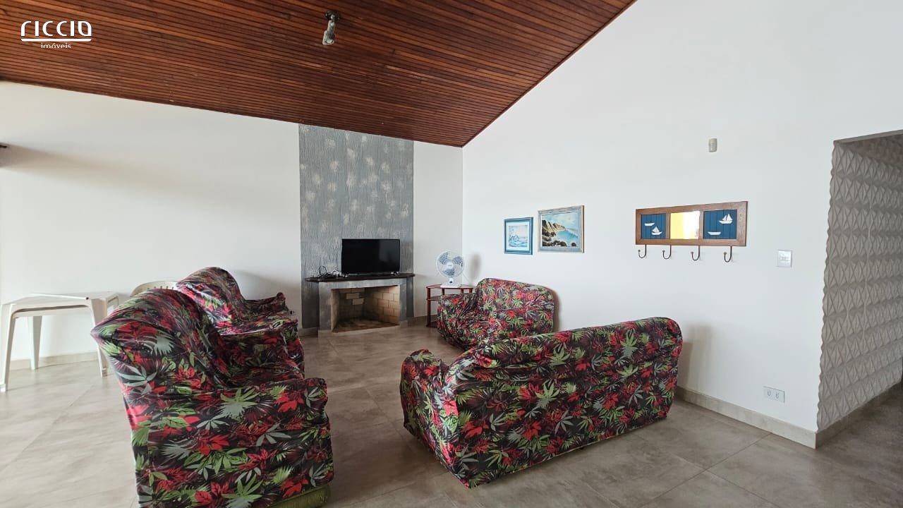 Casa em Condomínio à venda no Maranduba — ambiente interno
