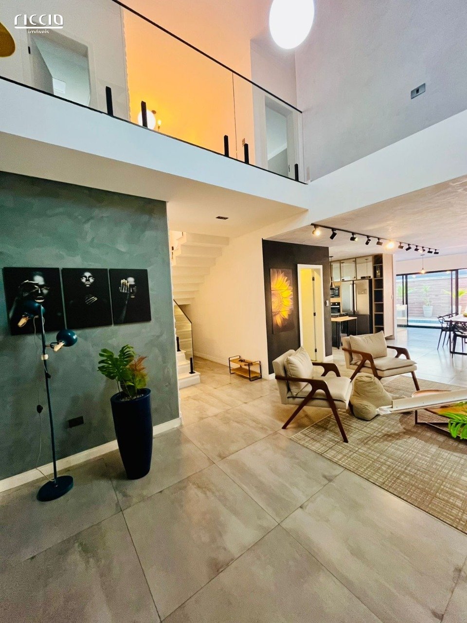 Vivva Jacarei ( cond Clube)  Sobrado com 260m2 de construção com piscina ( porteira fechada)