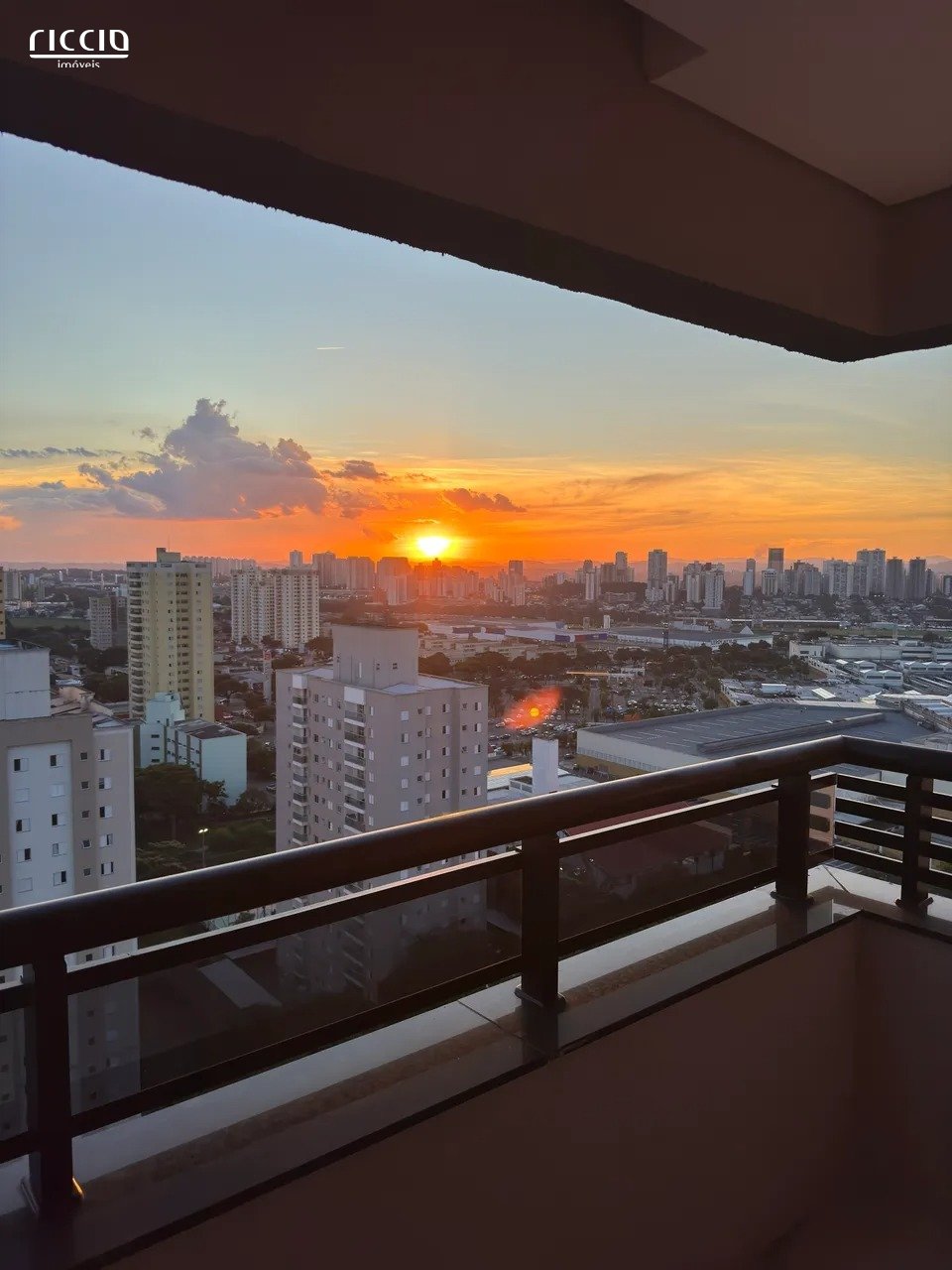 Apartamento no Edifício Wonder Cidade Jardim - Jardim Satélite! andar alto com vista livre para o pôr do sol