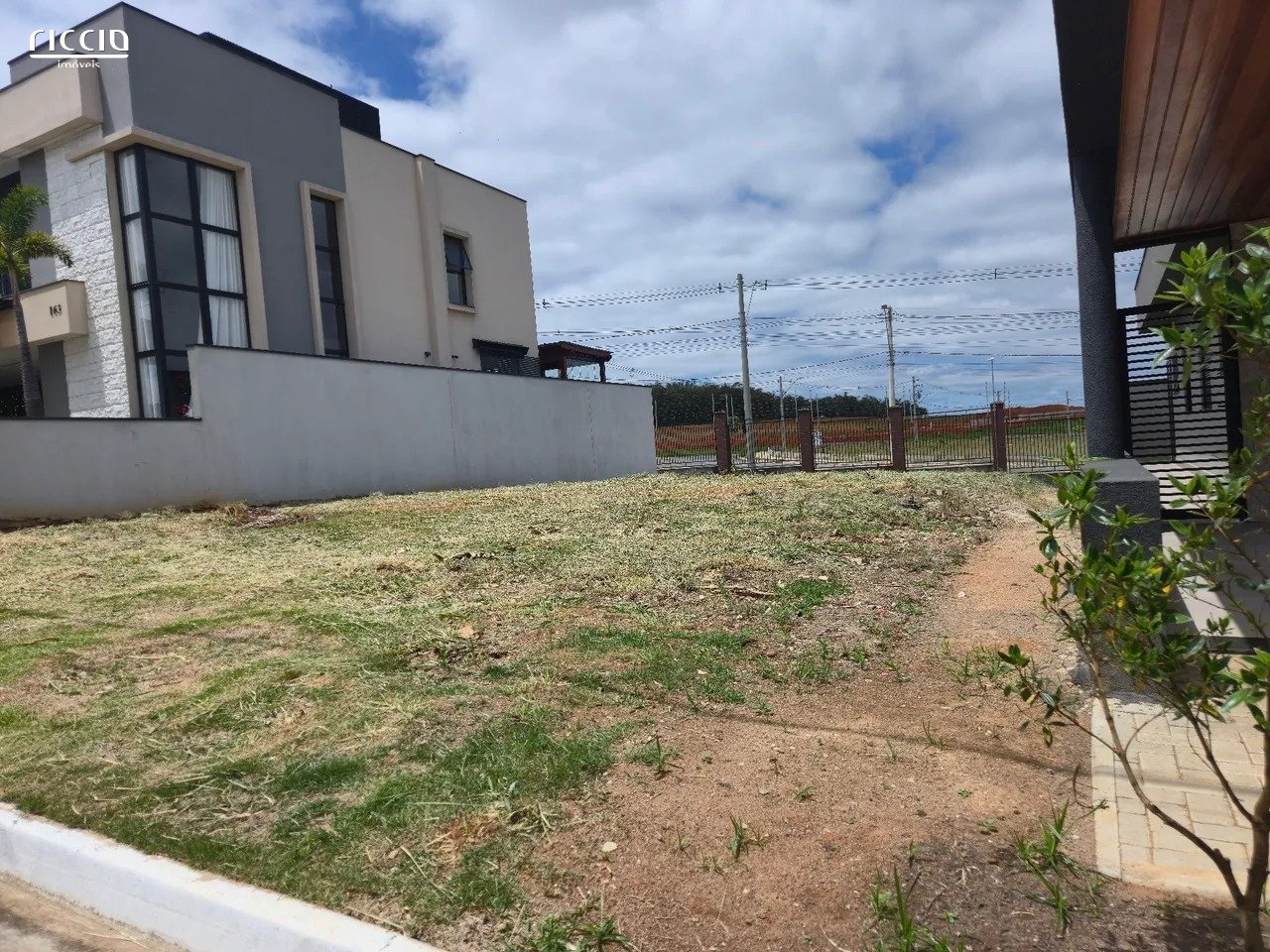 Terreno à venda no Condomínio Reserva Aruanã - São José dos Campos Excelente oportunidade para adquirir um terreno no Condomínio Reserva Aruanã, loca