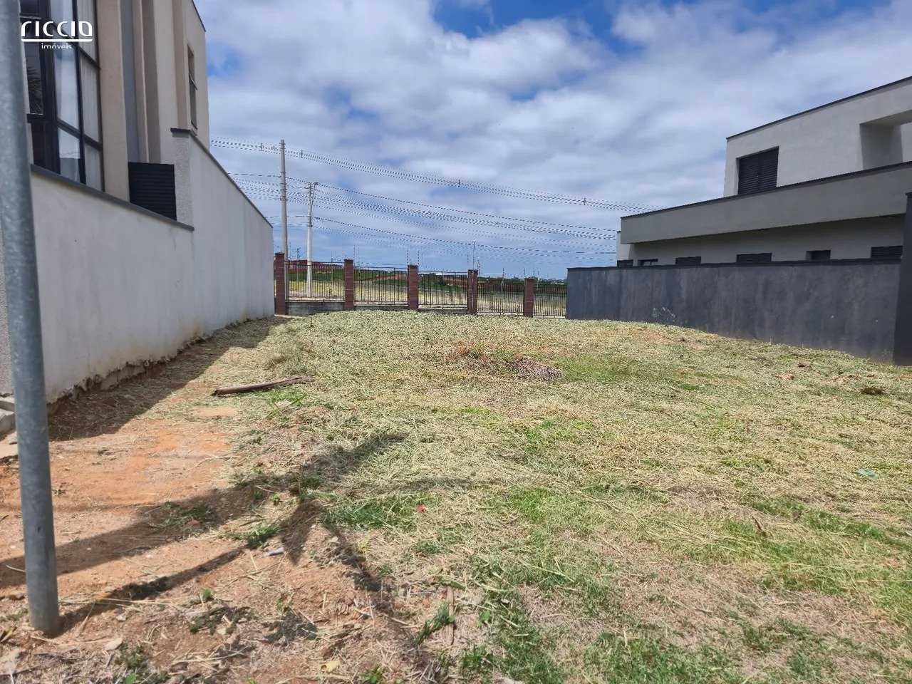 Terreno à venda no Loteamento Floresta — detalhe do imóvel