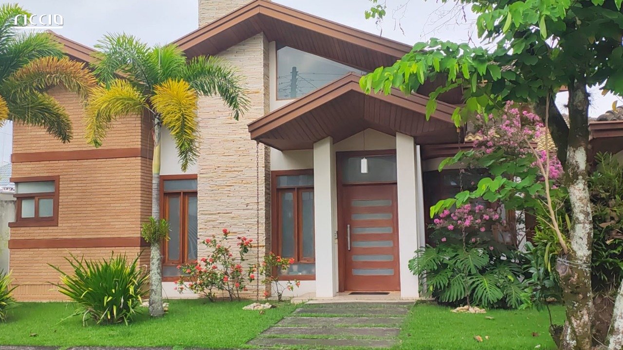 Casa em Condomínio à venda no Jardim das Colinas — ambiente interno