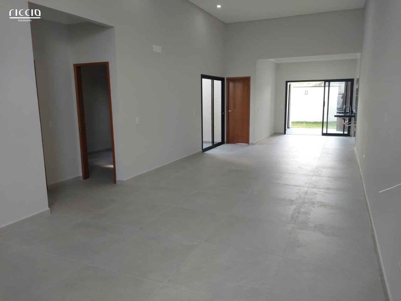 Casa à venda no Portal dos Passaros — detalhe do imóvel