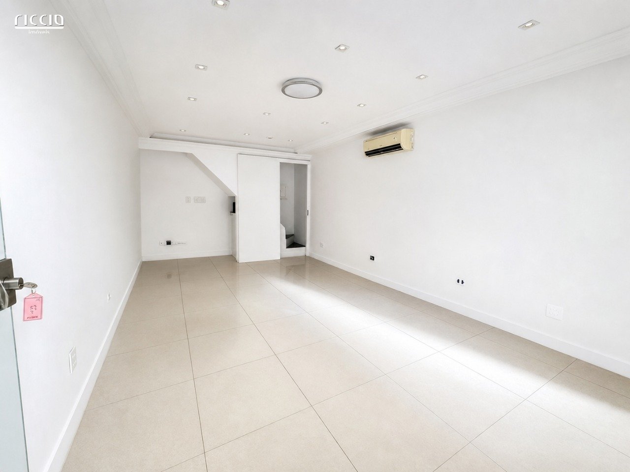 Ponto Comercial à venda no Jardim Esplanada — ambiente interno