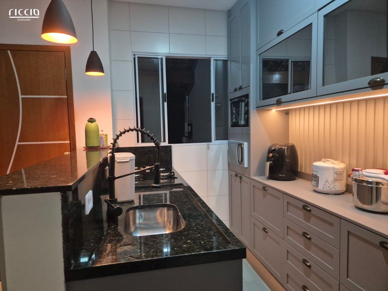 Casa em Condomínio à venda no Jardim Santa Júlia — ambiente interno