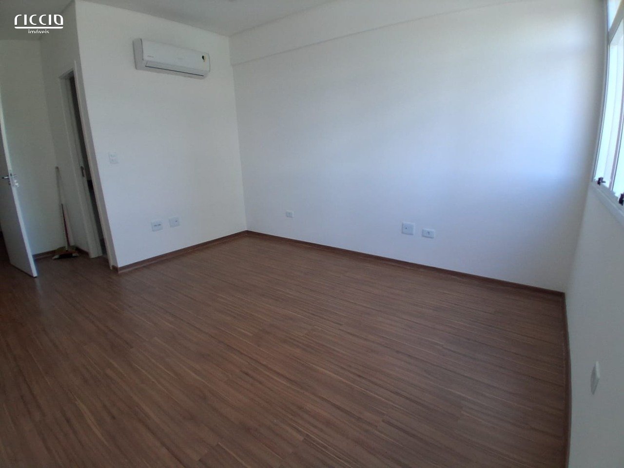 Sala / Conjunto à venda no Jardim Aquarius — ambiente interno