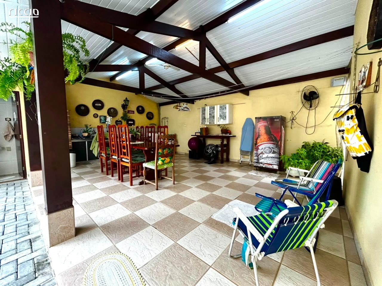 Casa à venda no Jardim das Indústrias com 3 dormitórios, sendo 1 suíte!
