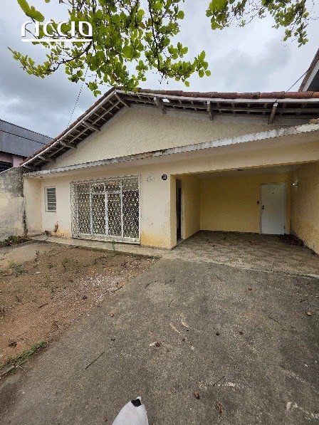 Casa com enorme potencial em ótima localização no Jardim das Industrias - 3 dorms, suíte, 2 vagas