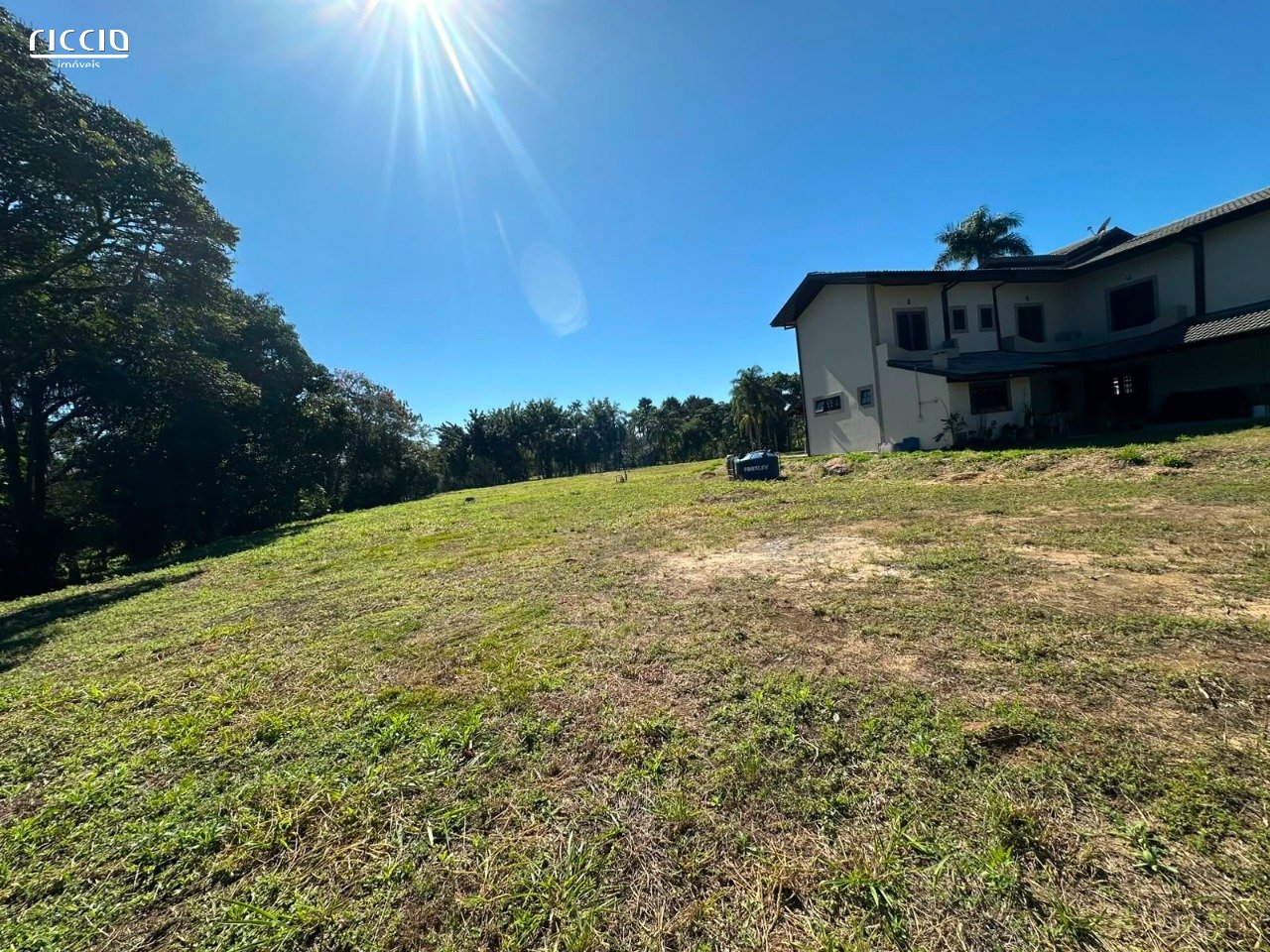 Terreno à venda no Jardim do Golfe — ambiente interno