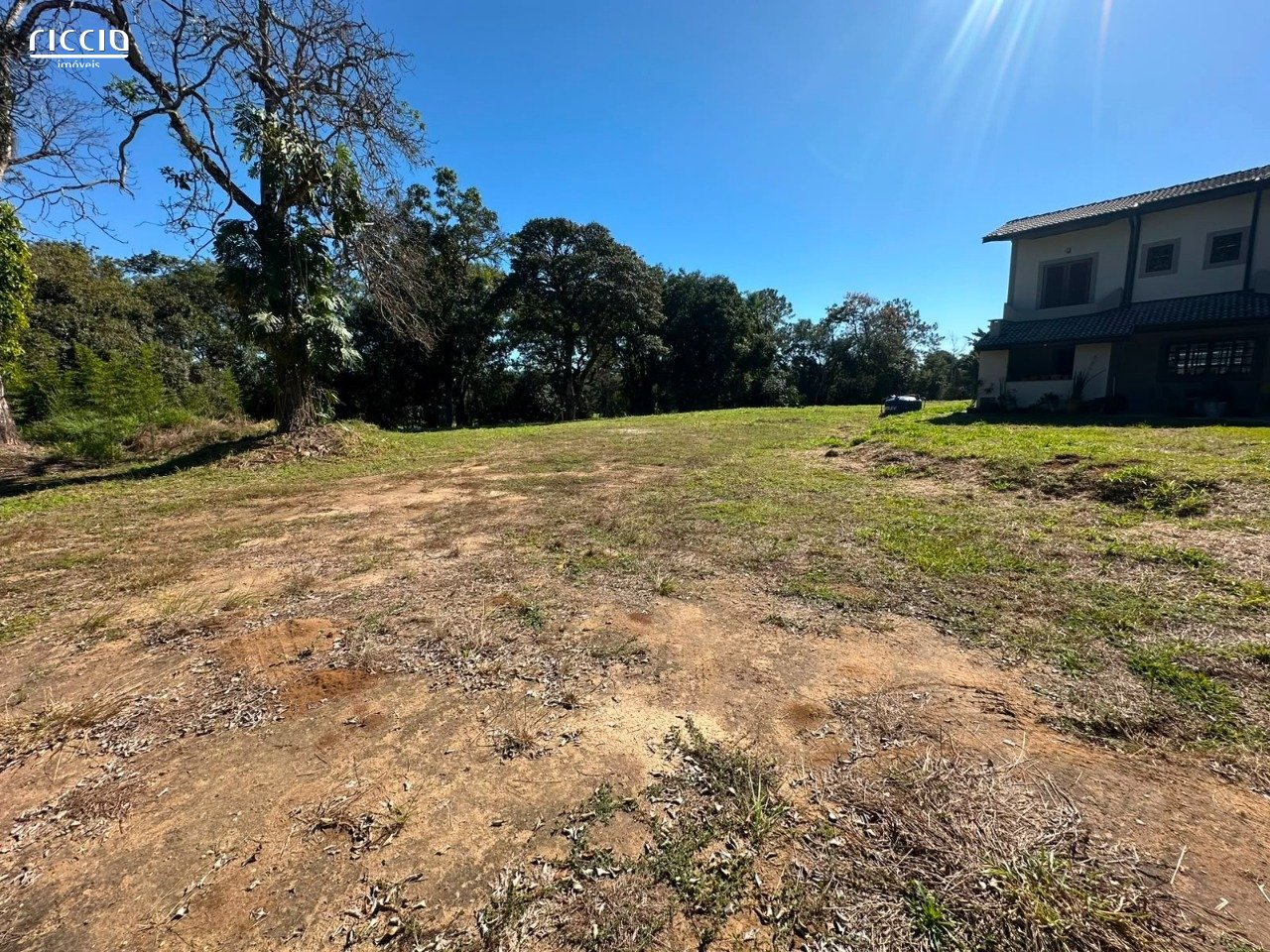 Terreno à venda no Jardim do Golfe — detalhe do imóvel