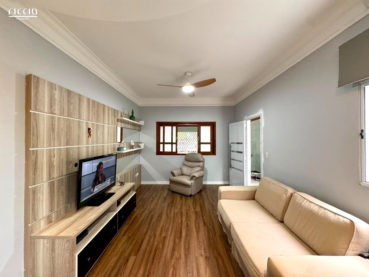 Casa à Venda no Jardim das Indústrias - AT 125 m² | AC 155 m² - 3 Dormitórios (1 Suíte) - 2 Vagas