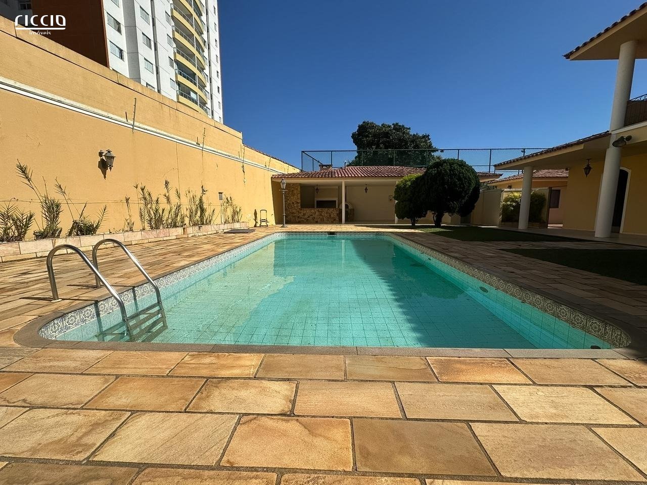 Casa em Condomínio à venda no Jardim Apolo — ambiente interno