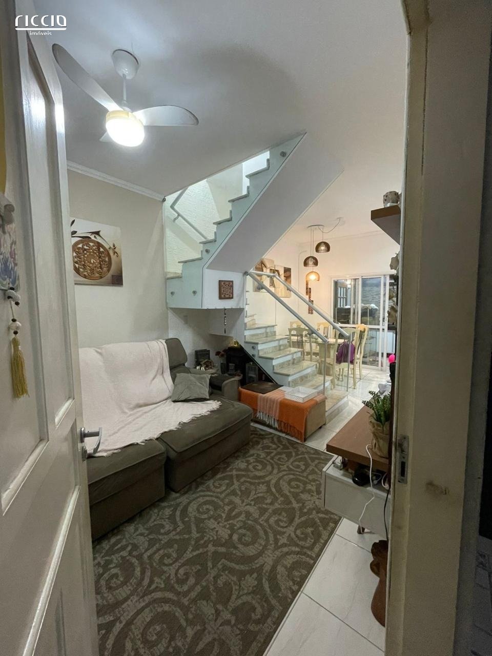 Casa em Condomínio à venda no Jardim Uirá — ambiente interno