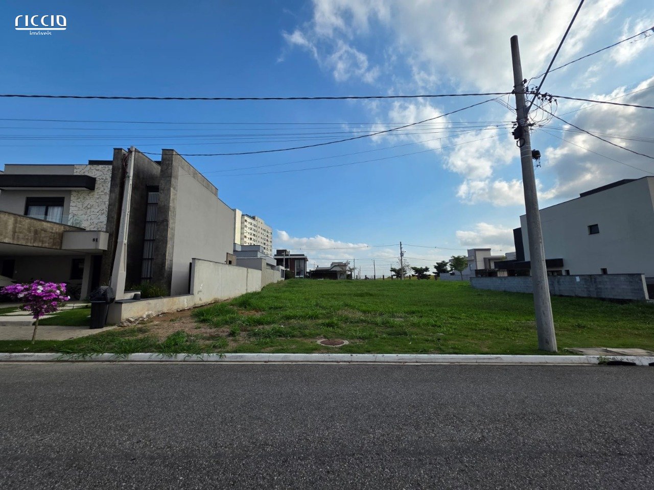 Terreno à Venda no Condomínio Reserva Aruanã | 252 m² | Plano