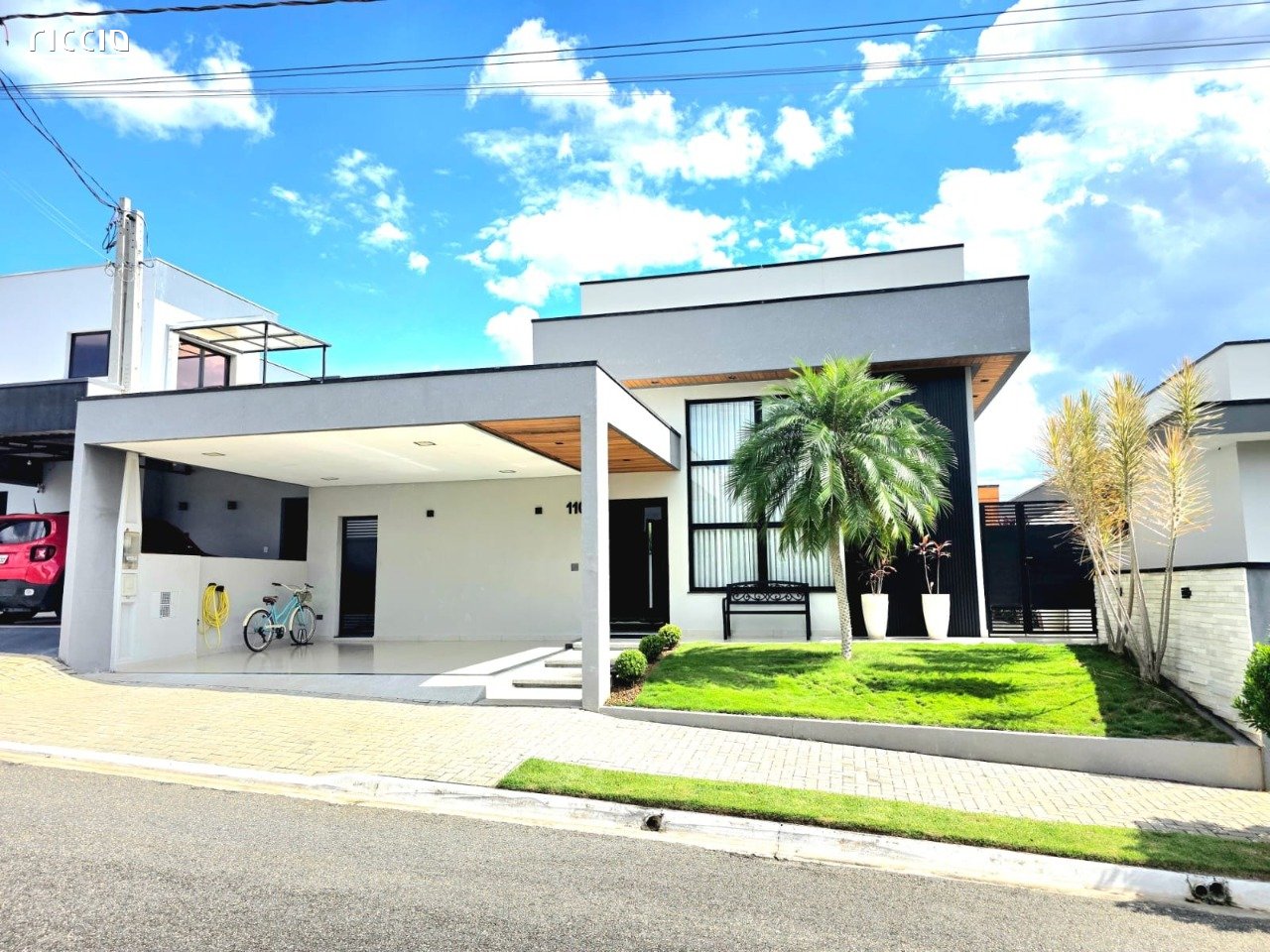 Casa Térrea no Condomínio Reserva Aruanã - 3 Suítes, Jacuzzi, Área Gourmet e 2 Vagas