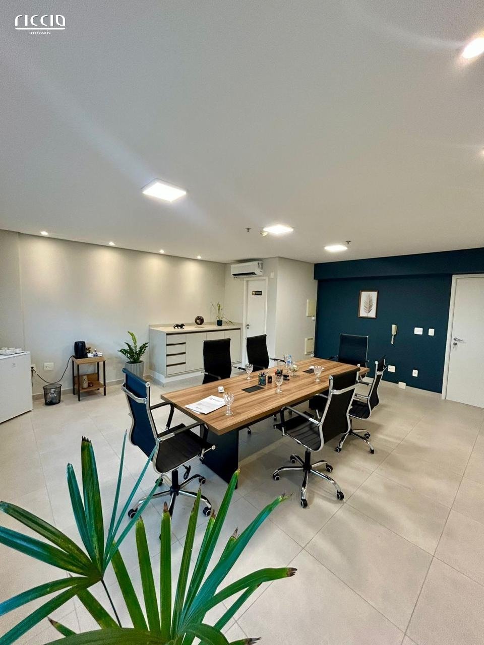Sala / Conjunto à venda no Jardim Aquarius — ambiente interno