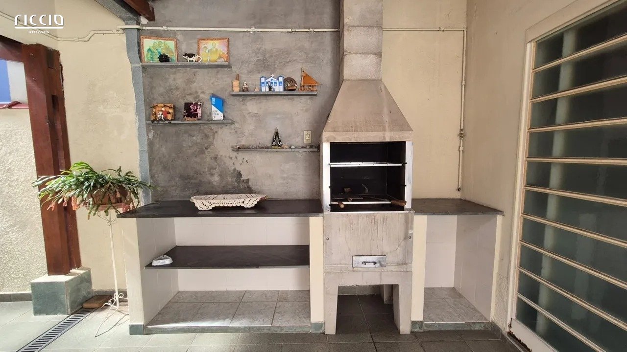 Casa à Venda no Bosque dos Eucaliptos - 250 m² de Terreno | 3 Dormitórios | Suíte