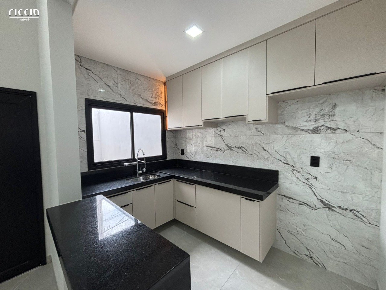 Casa à venda no Portal Dos Passaros — imagem 4 de 28