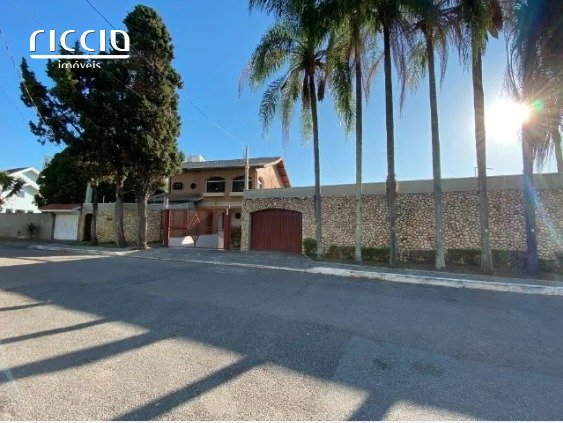 Casa à venda no Esplanada do Sol - 4 dormitórios, piscina, 301 m² de construção e terreno de 600 m²