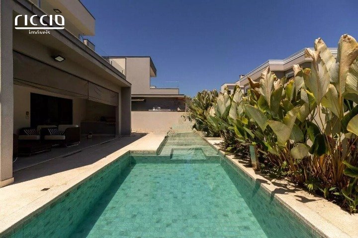 Casa de Alto Padrão no Jardim do Golfe 3 - Urbanova - 370m², 4 Suítes, Piscina e 4 Vagas