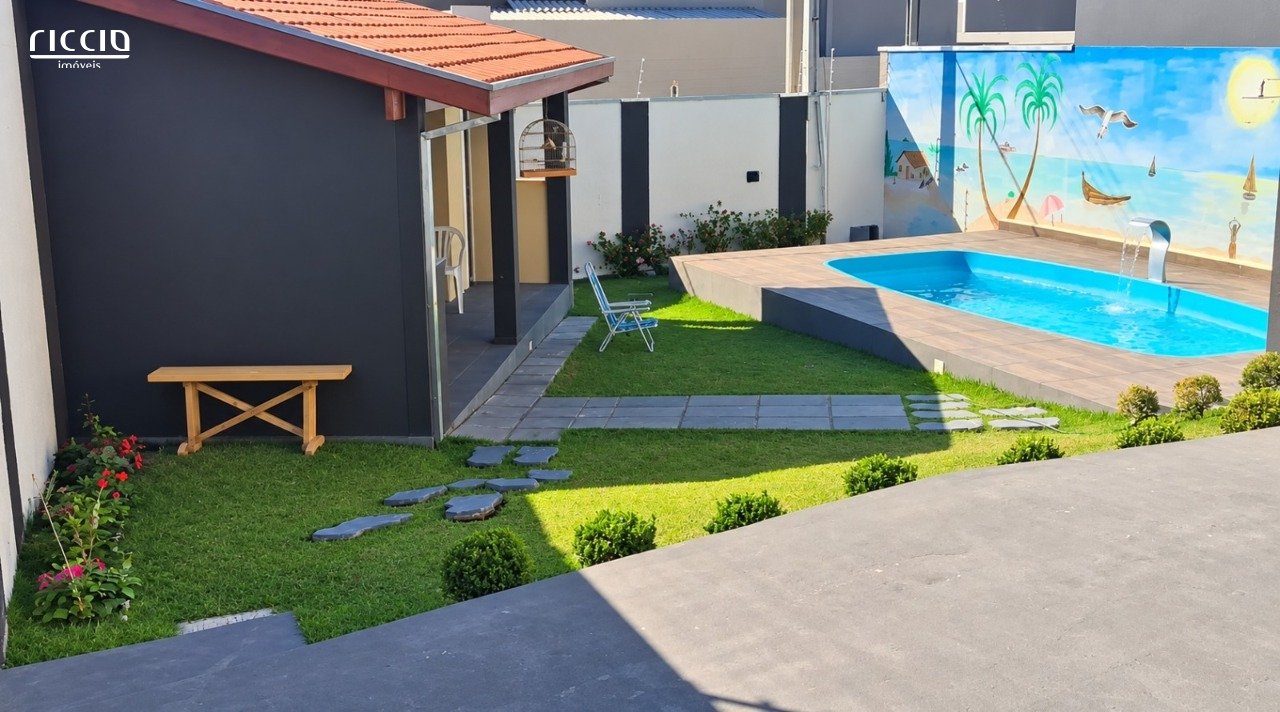 Sobrado à Venda no Portal dos Pássaros - 180 m² | 3 Dormitórios | Piscina