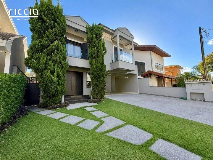 Sobrado à Venda no Residencial Altos da Serra II - Urbanova | 360 m², 4 Dormitórios (2 Suítes) e 2 Vagas