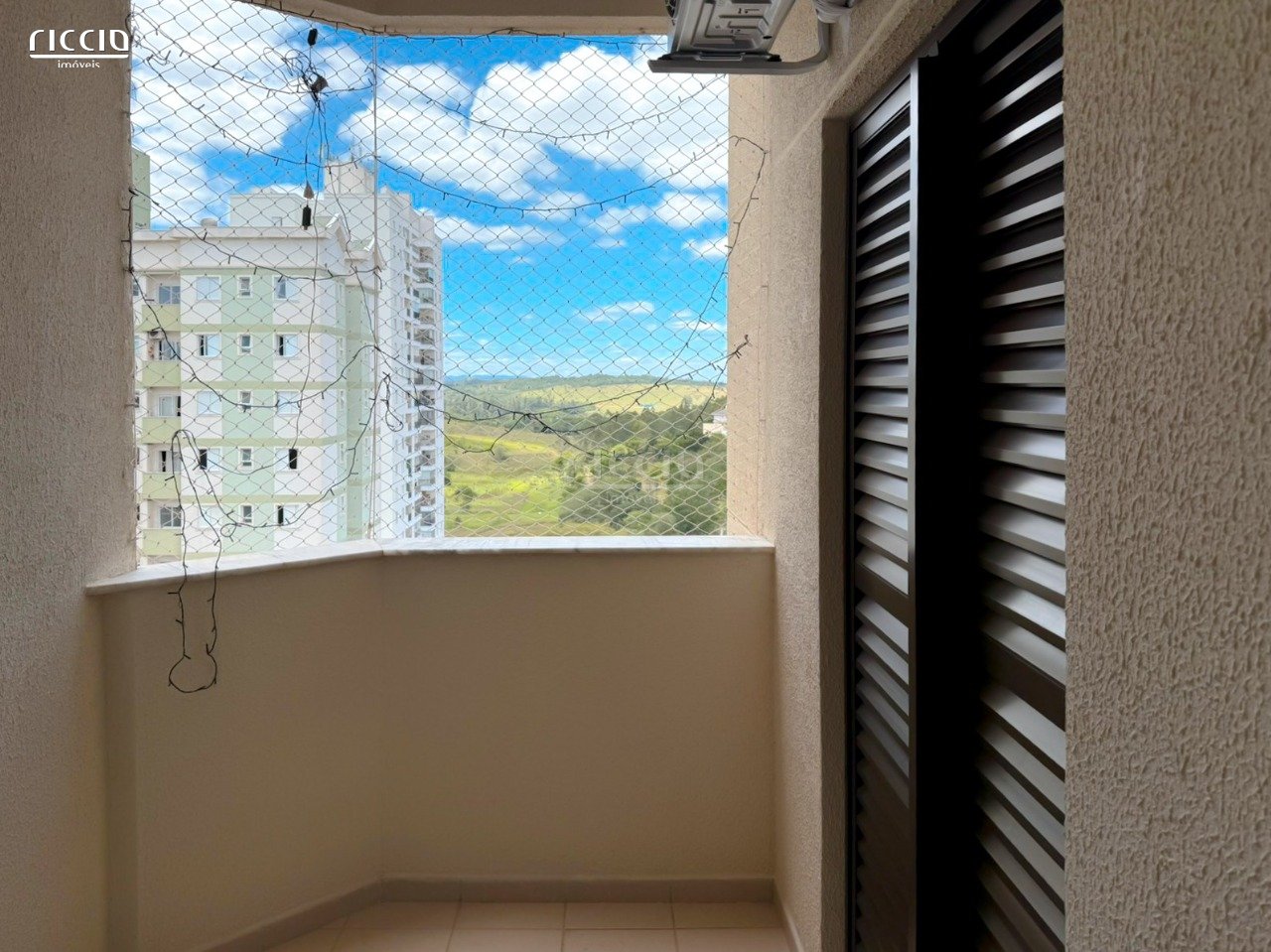 Apartamento à Venda no Edifício Mirage Urbanova | 74 m², 3 Dormitórios, Suíte, Varanda com Churrasqueira e 2 Vagas