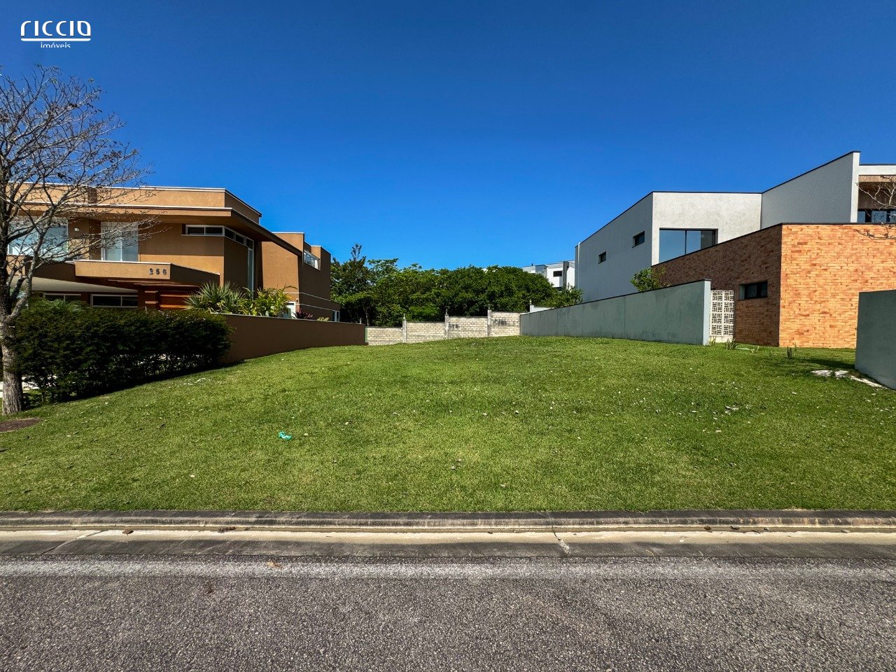 Terreno à Venda no Condomínio Alphaville 2 - Urbanova - 520m² Plano