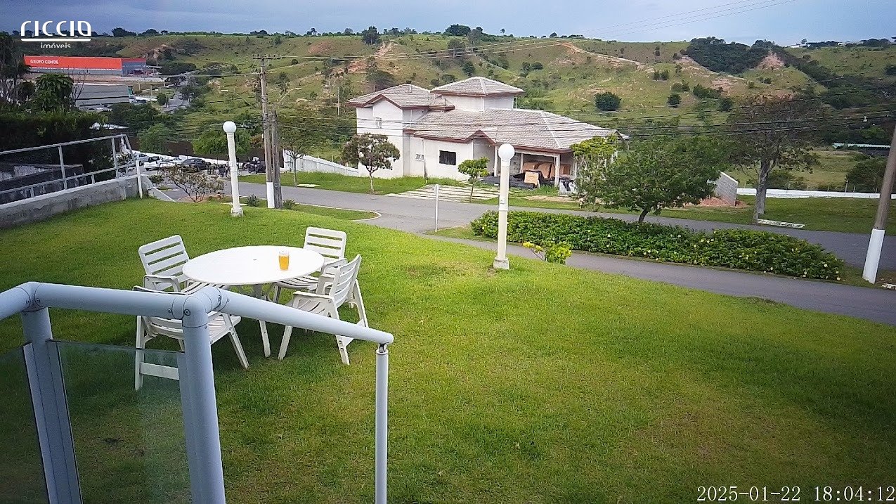 Casa à Venda em Condomínio Fechado | Terreno de 1.004 m², 3 Suítes e Piscina