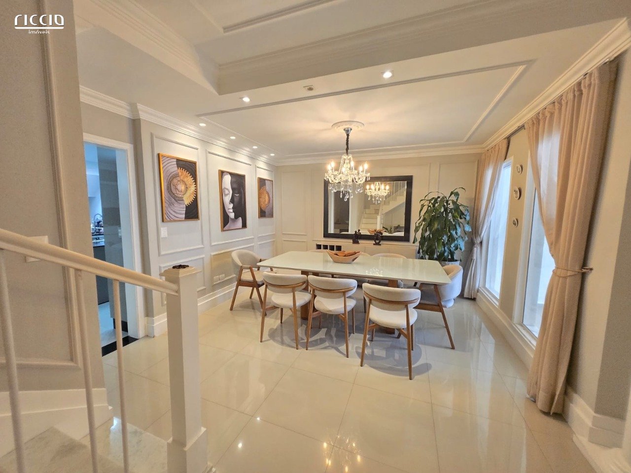 Casa à Venda no Jardim Sul - São José dos Campos | 200 m², 4 Suítes e Ar-Condicionado