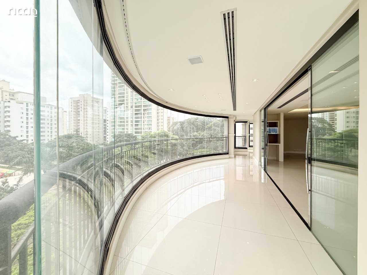 Apartamento à venda no Royal Palace - Jardim Aquarius | 410 m² | 4 Suítes | 11 Vagas | Andar Alto | Decorado