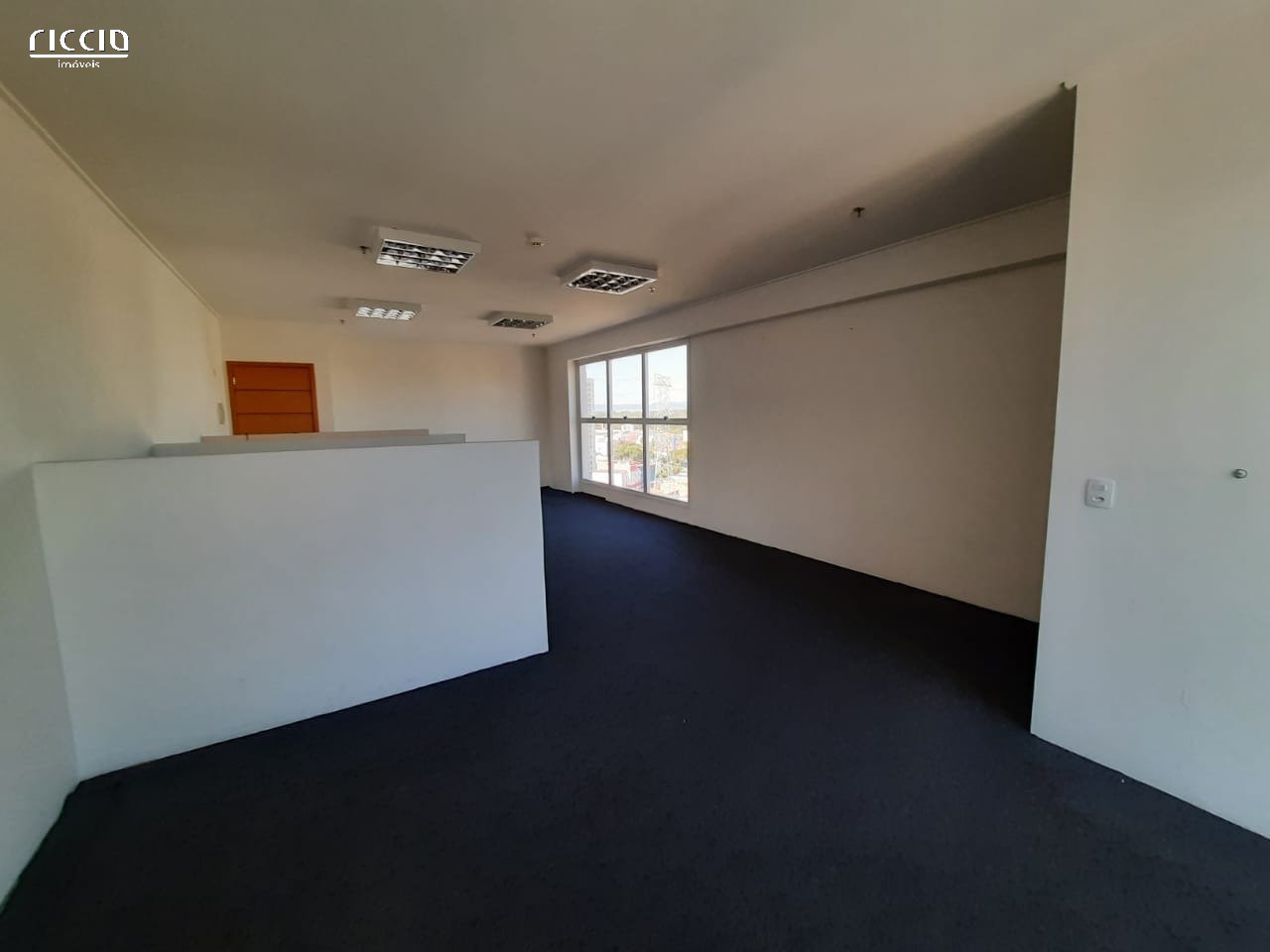 Edifício Executive Offices 811