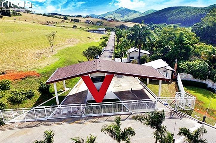 Condominio Village Parahybuna — ambiente interno