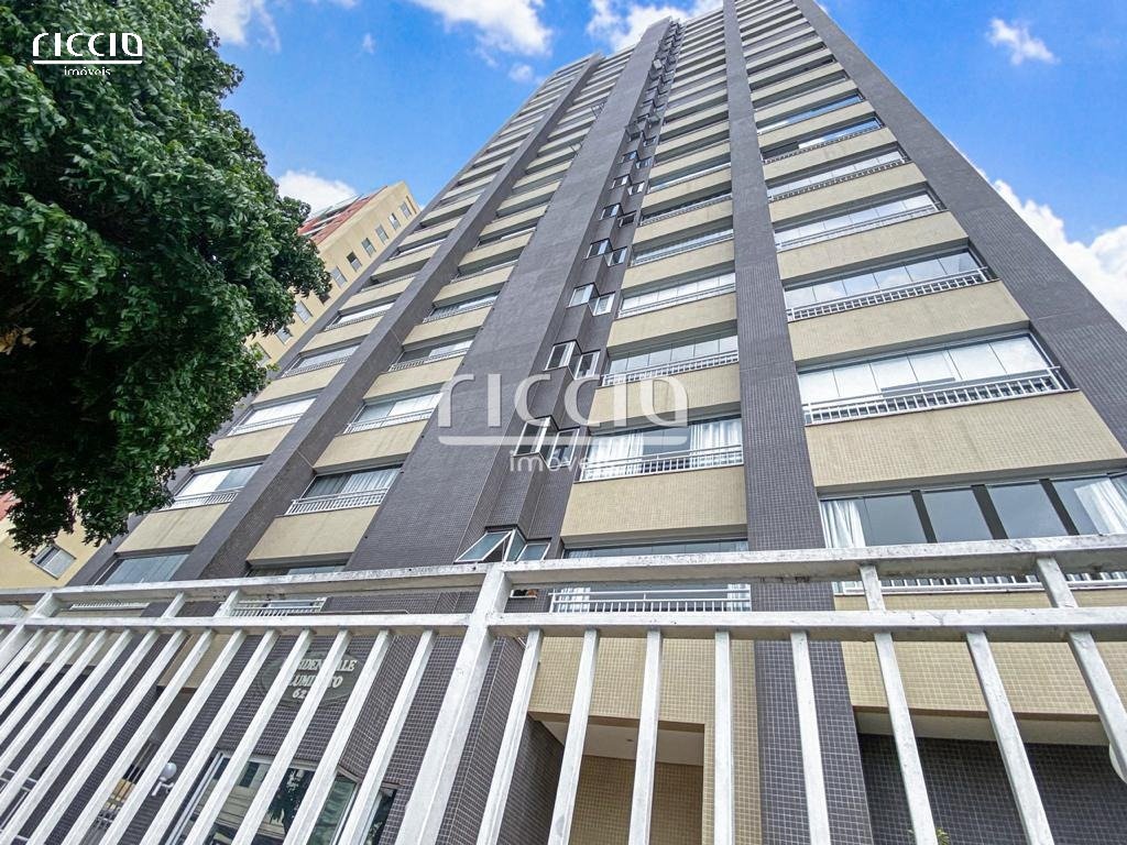 Edificio Residenziale Illuminato — ambiente interno