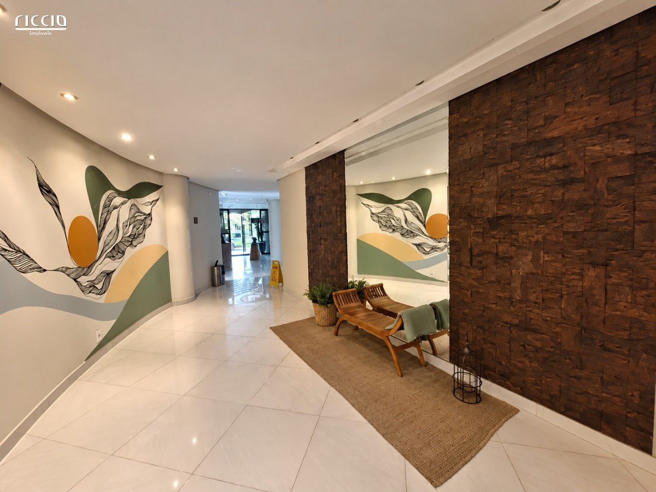 Edificio Place Athenee — ambiente interno