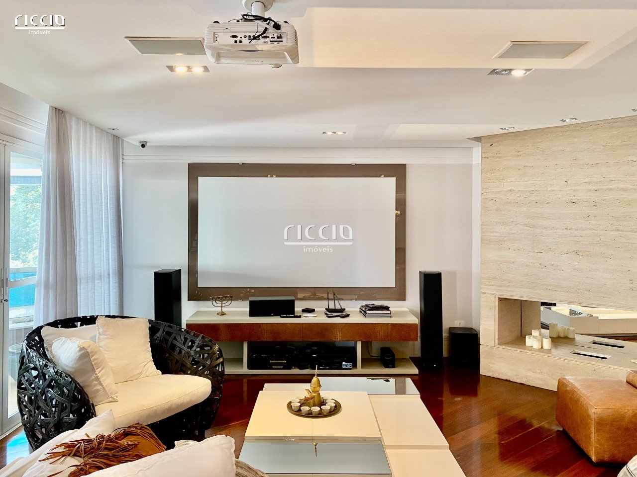 Apartamento à venda no Vila Adyana — detalhe do imóvel