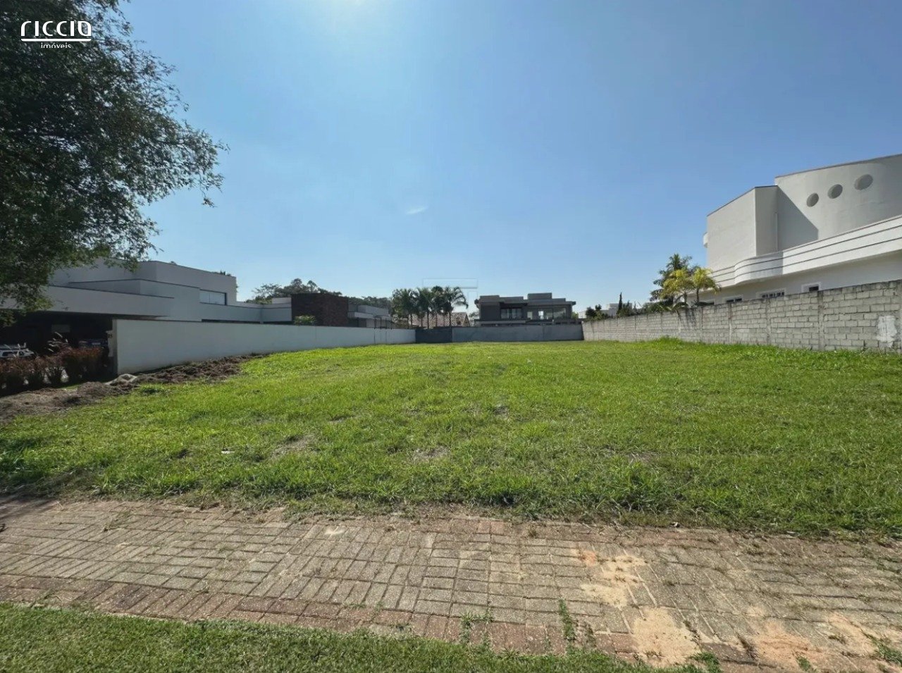 Terreno Residencial à venda, 1.200 m² Quadra F no Condomínio Chácaras Serimbura em São José dos Campos - .