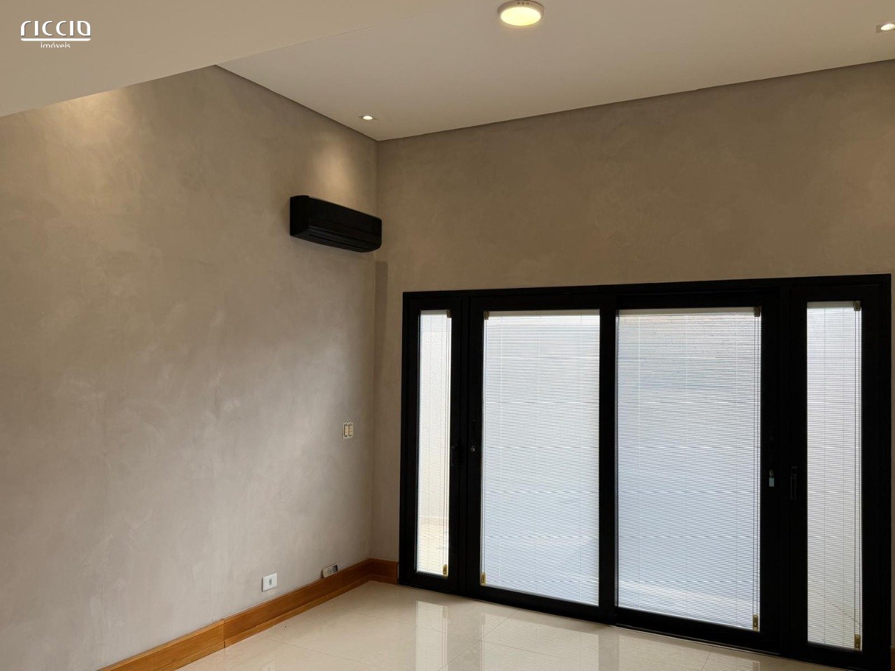 Ponto Comercial à venda no Vila Adyana — imagem 11 de 33